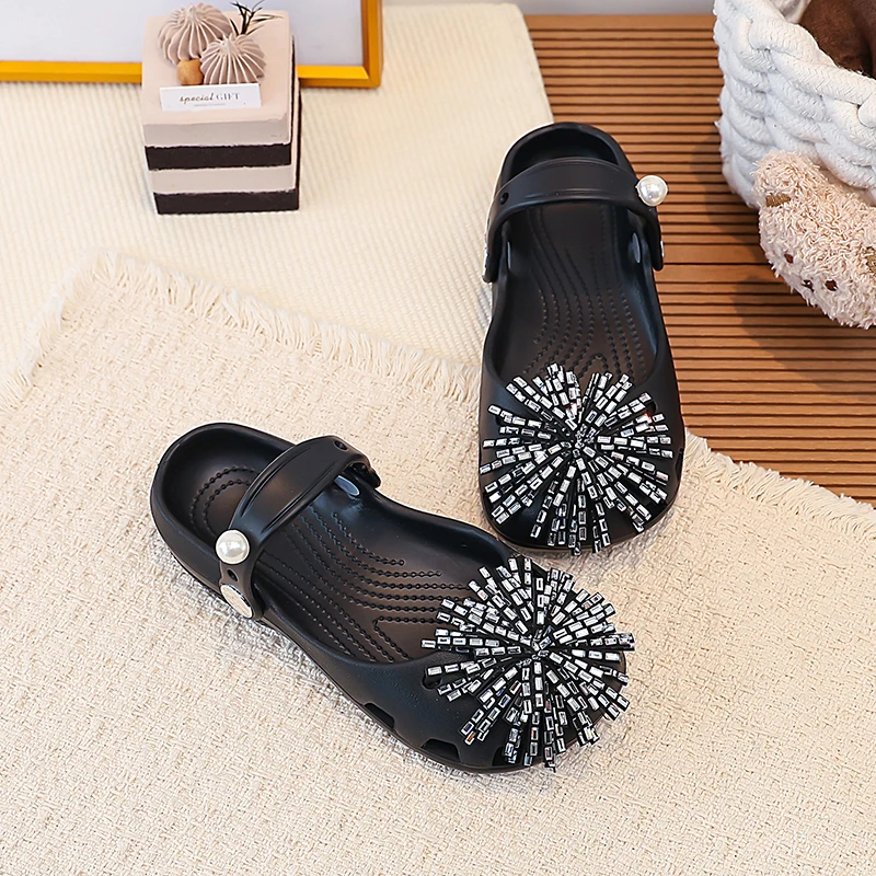 Elegant Pearl Bowknot Soft Soles Ballet Hole Shoes Women Brand Design Rhinestone Flat Clogs Sandals Girls Fashion Garden Shoes