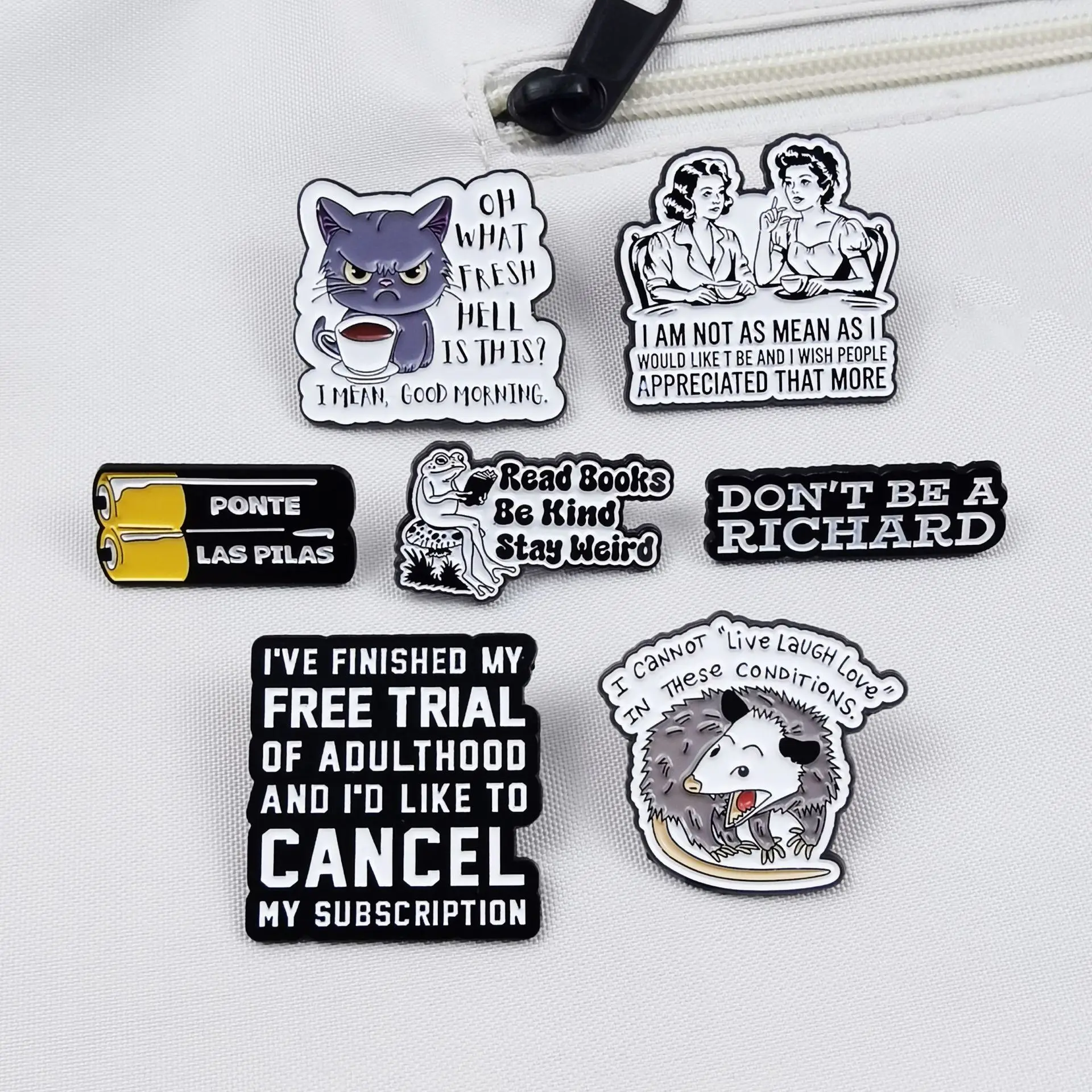 Spilla inglese con gatto e topo, nuovo versatile, carino, creativo, zaino, distintivo, goccia d'olio, accessori di abbigliamento in lega, regalo