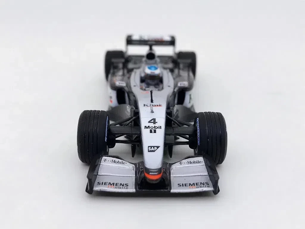 Minichamps 1:43 F1 MP4-17 2002 Kimi Raikkonen Simulation Limited Edition Resin Metal Static Car Model Toy Gift