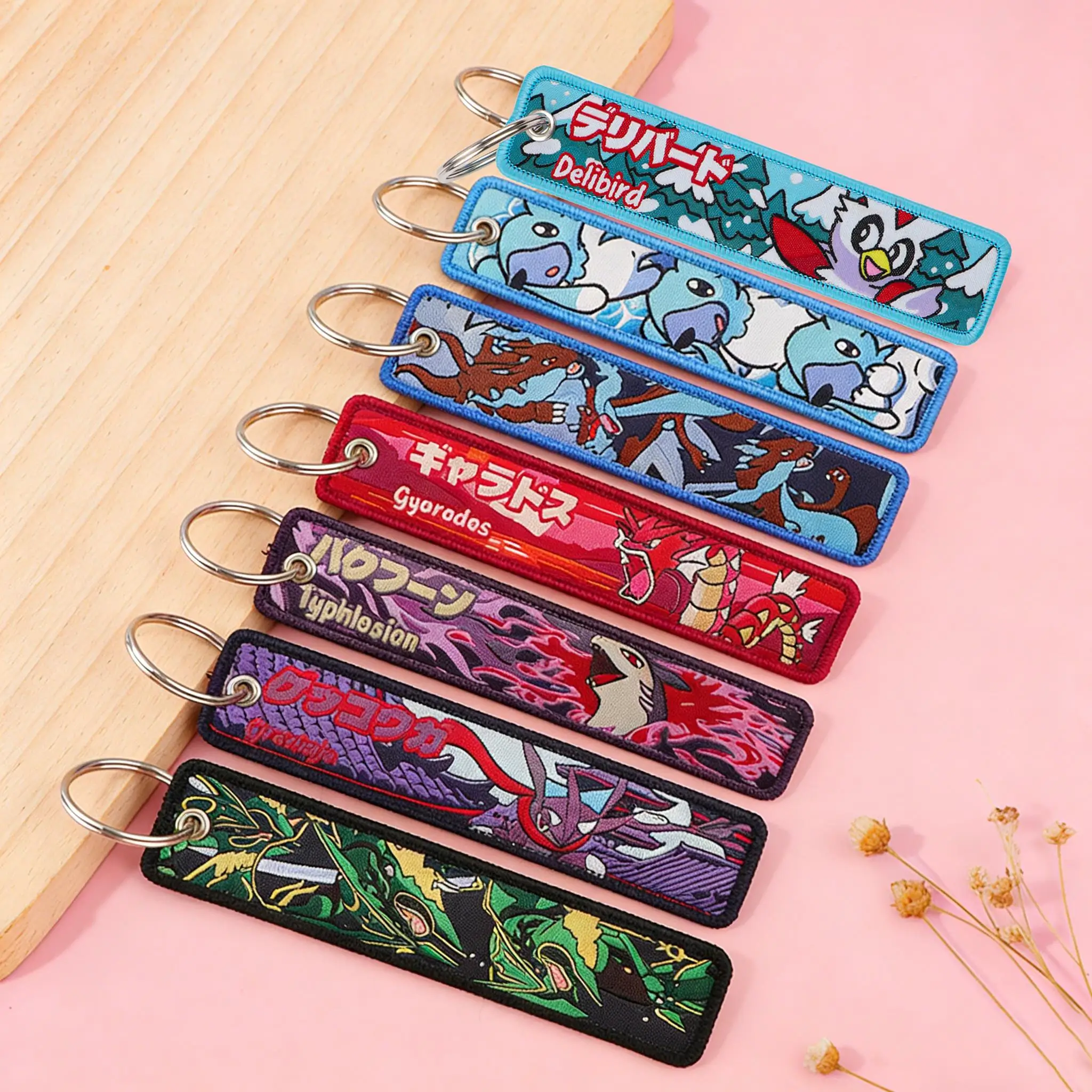 Bunte Charakter-Stickerei Schlüsselanhänger Niedliche Schlüsselanhänger Schlüsselringe für Taschen Autos Geschenke für Fans Cosplay-Zubehör