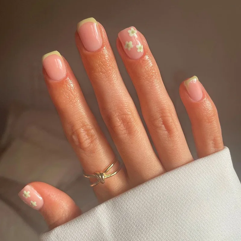 

24Pcs False Nail Set Yellow French Tips with White Floral Design Short Square Press-On Nails Perfect Gift for Girls and Friends