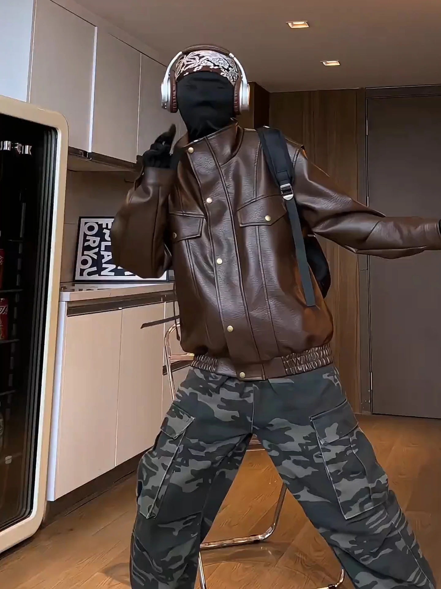 

Vintage Brown Leather Jaet Men's Autumn Motorcycle Sle Stand Collar Workwear PU Leather Long Sve Zipper Closure Casual...