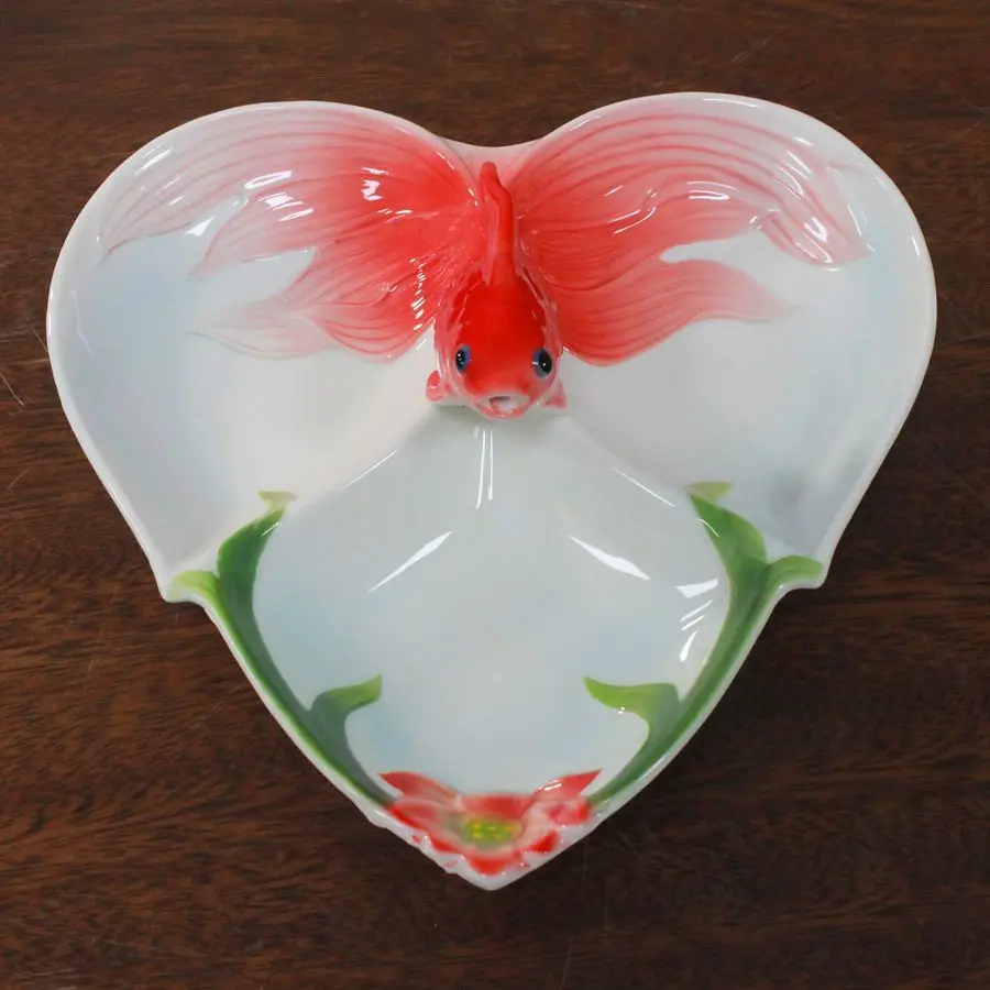 

Ceramic special-shaped peach heart plate, New Year's celebration, goldfish dried fruit, home dinner plate