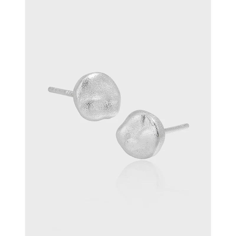 

Korean version ear hole silver ear decoration ins niche cold style minimalist geometric circle S925 pure silver ear nail female
