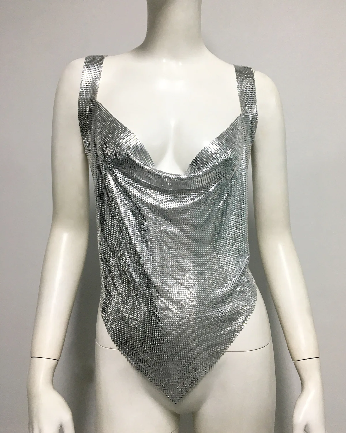 Canotta da festa con paillettes in metallo lucido per le donne Sexy scollo a V profondo Backless al largo della spalla Canotta Rave Nightclub Crop Top 2024 Nuovo