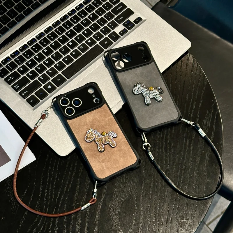 

Four-corner leather strap crystal horse is suitable foriphone17proPopular phone case13Phone Case New16plus