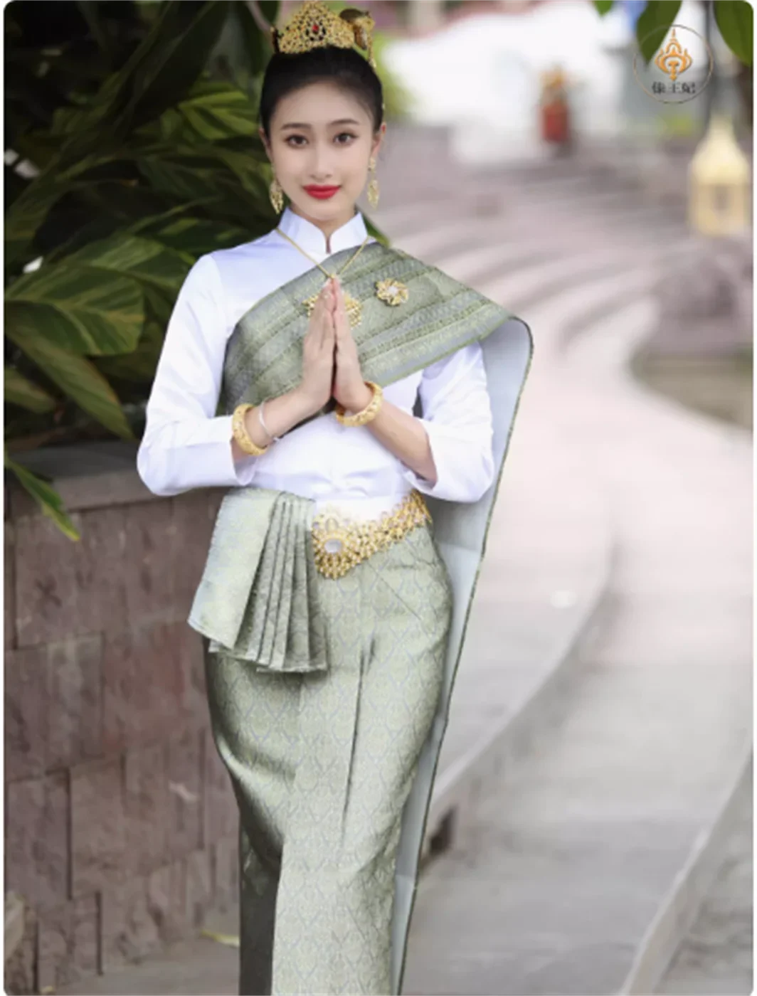 Autumn Thai women's clothing set with detachable shawl casual clothing