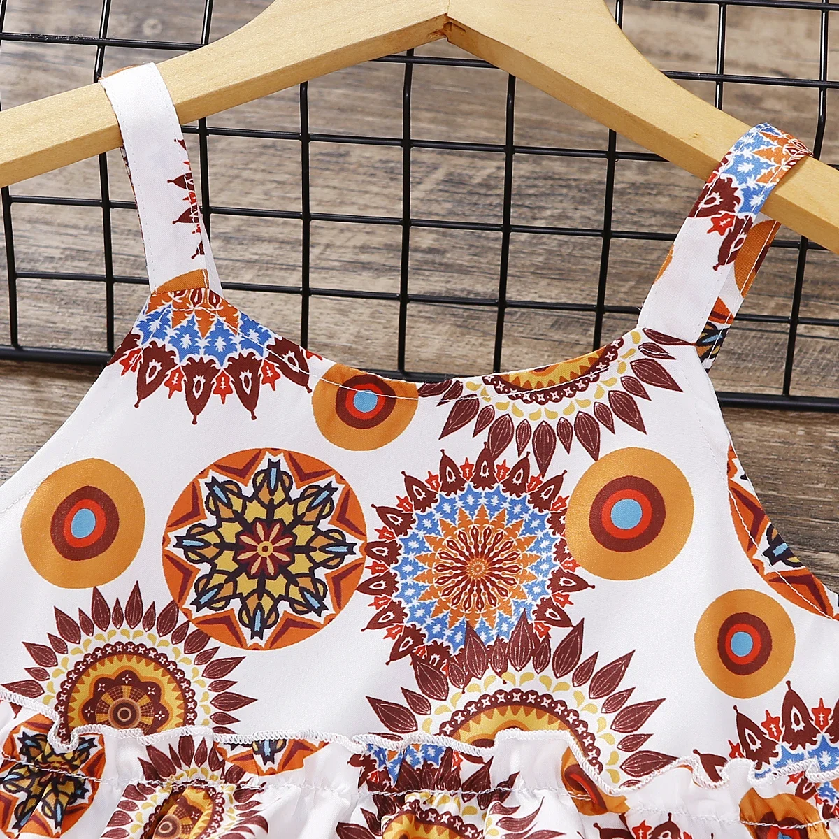 PatPat 2pcs Baby Girl Geometry Pattern Ruffled Camisole and Ripped Denim Shorts Set Outing-Vacay Casual/Outdoor Full print