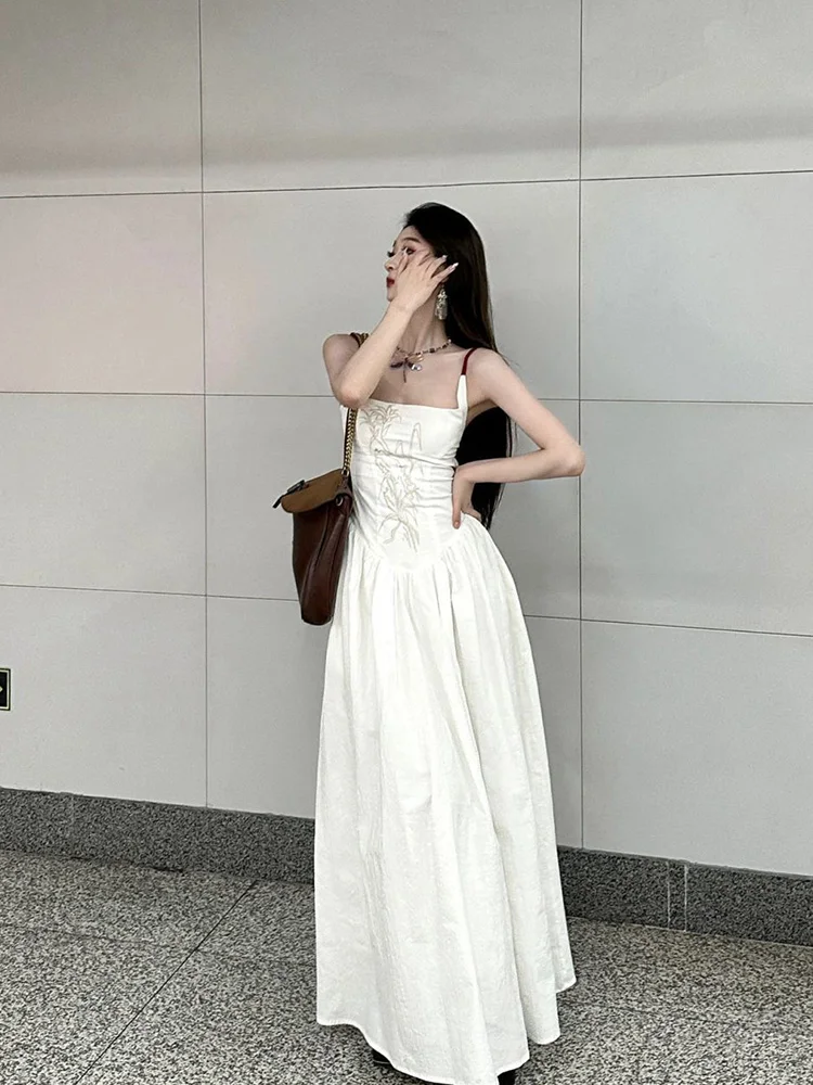 Robe longue Chic et Sexy à bretelles Spaghetti pour femmes, broderie coréenne florale, taille fine, mode d'été, dos nu, Camis, nouvelle collection