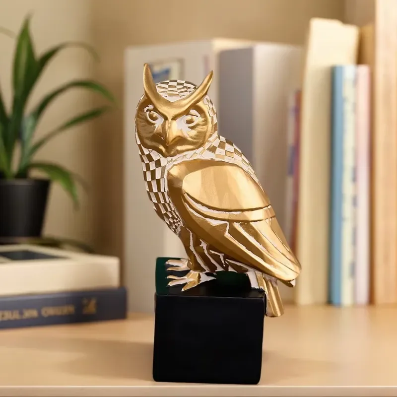 Light Golden Owl Resin Craft Ornament Home Decor for Living Room & Study Room Desktop Crafts Housewarming Gift