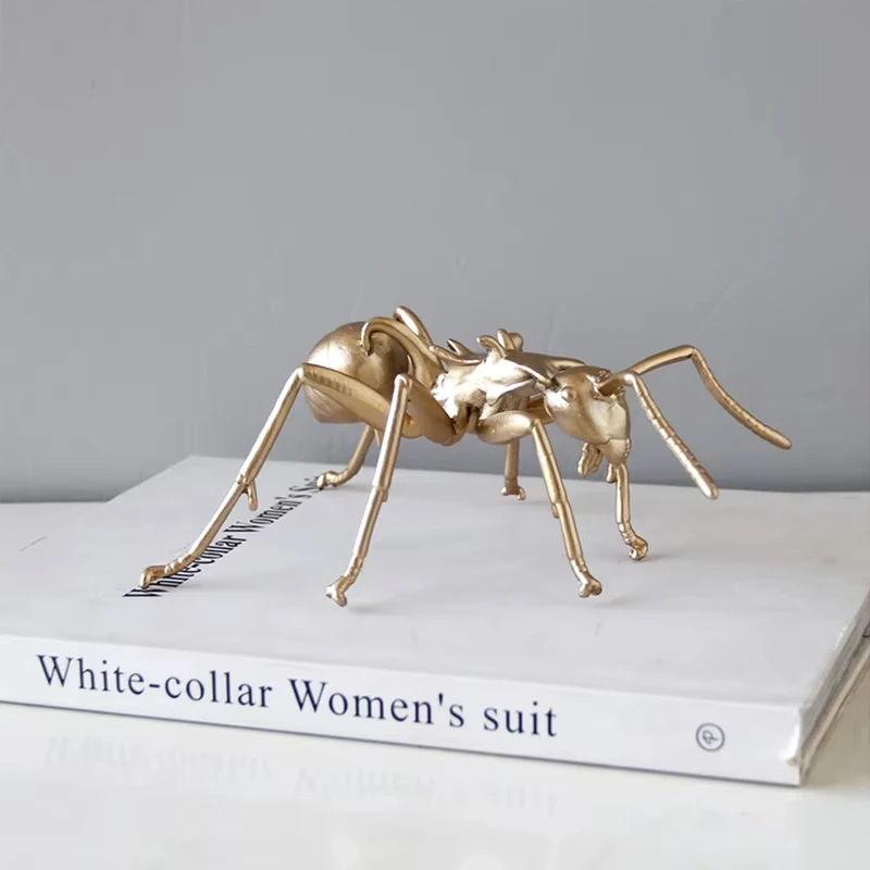 

Modern Minimalist Black Plating Insect Ornaments Decorative Study Room Entrance Display Shelf Sample Room Hotel