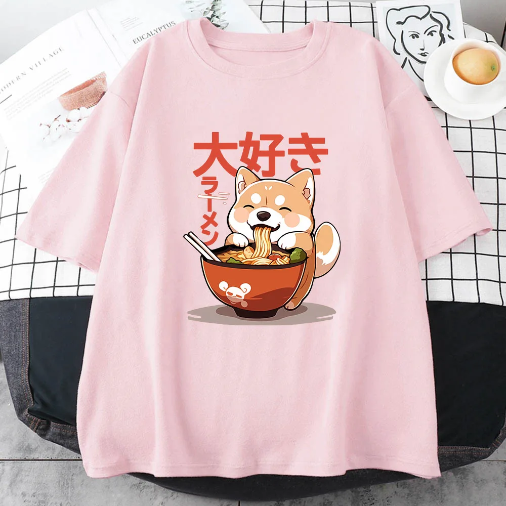 Shiba Inu Enjoying Ramen T-shirt 100% cotone T-shirt estiva di alta qualità Casual Donna/Uomo Kawaii Tshirt Camicie per ragazze carine