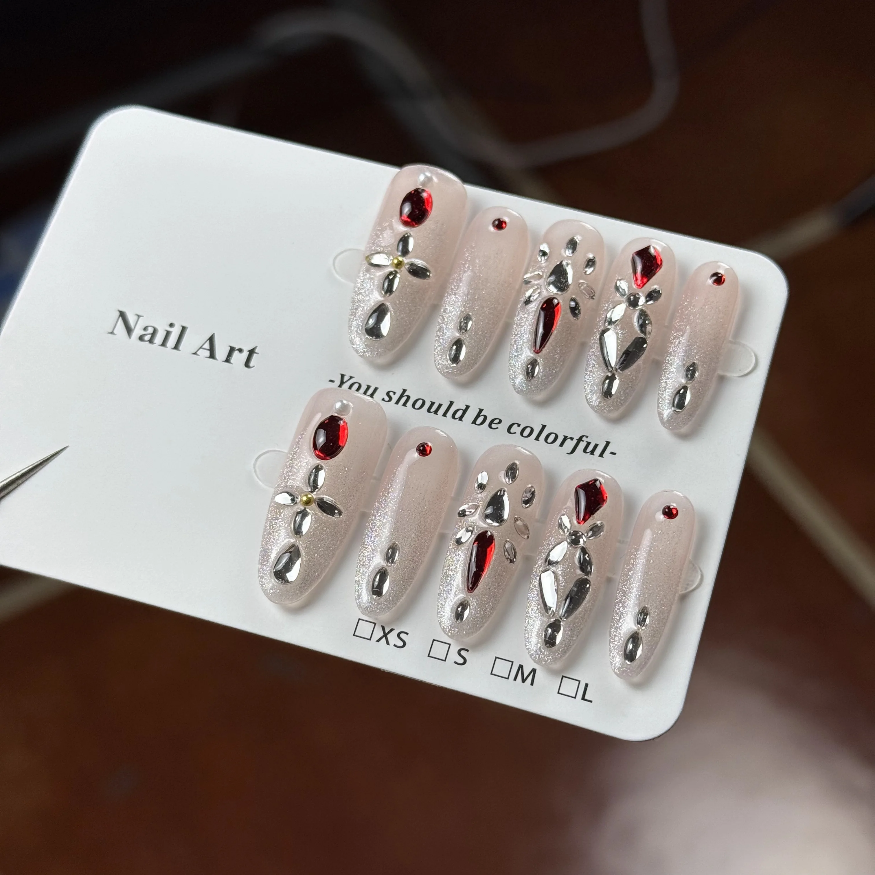 10 قطع من الأظافر المزيفة الفاخرة والأنيقة، باللون الذهبي المبهر، مرسومة يدويًا ثلاثية الأبعاد لعيون قطة الياقوت المصنوعة يدويًا