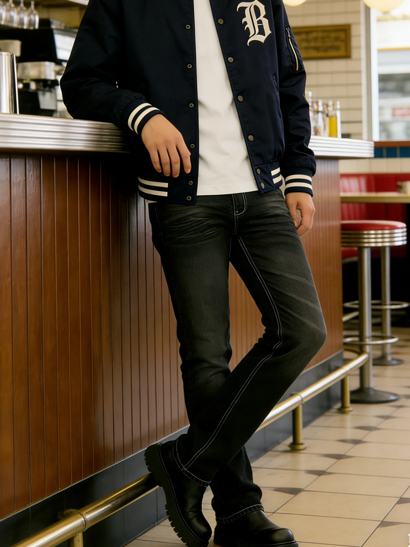 

Light mature style men's jeans, stretchy, slim-fit, flattering, versatile long pants for men suitable for commuting