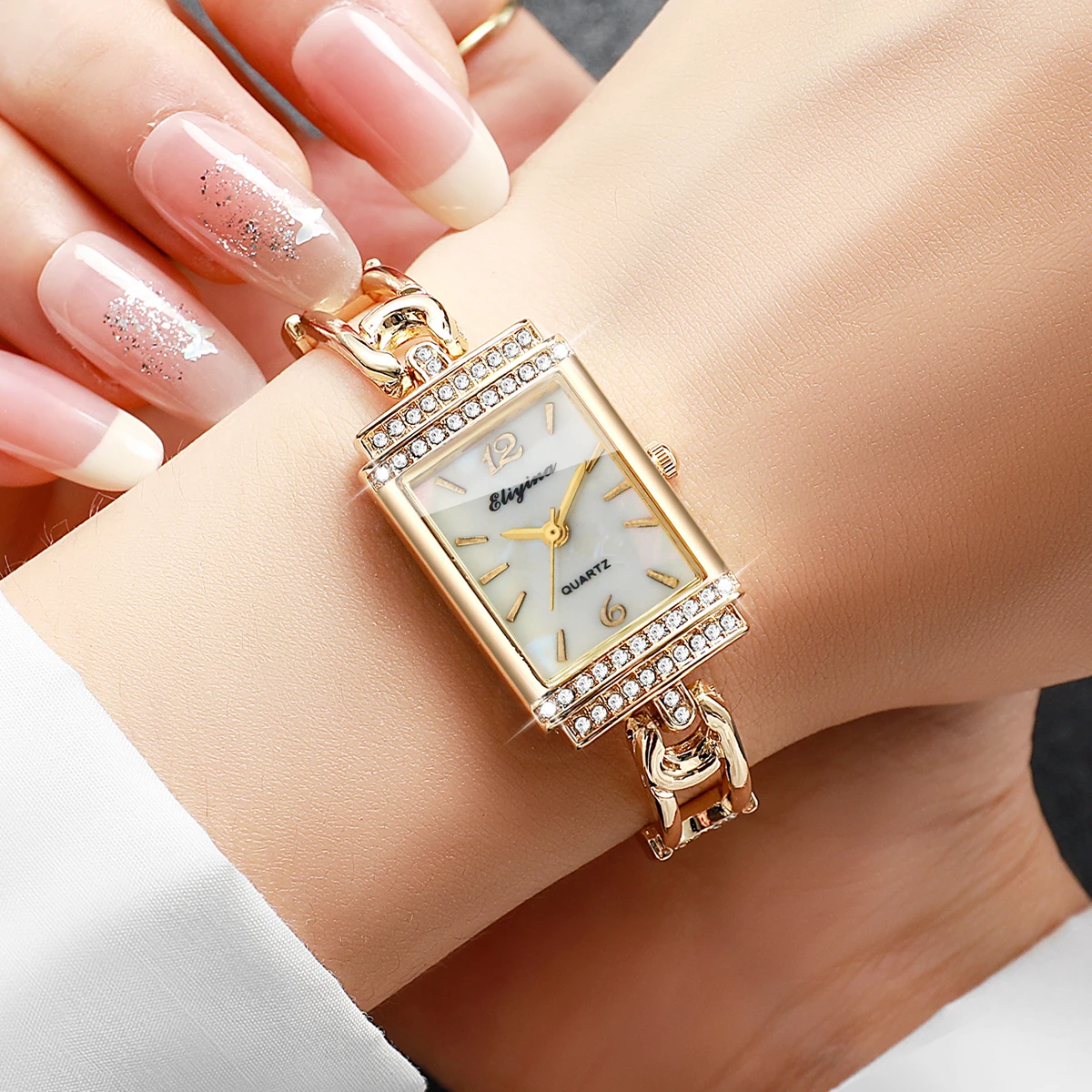 1/4 Buah Jam Tangan Hadiah Wanita Jam Tangan Kuarsa Kasual Gaya Ins Elegan Dial Skala Persegi Sederhana Trendi (Kotak Tidak Termasuk)