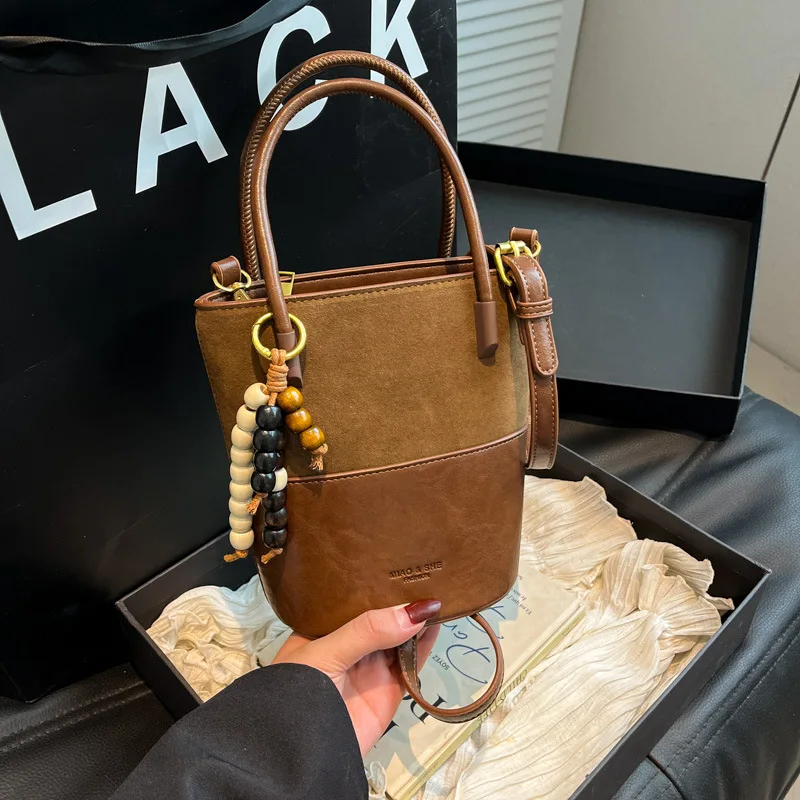 

Korean Suede Contrasting Color Bucket Bag New Fashion Retro Women'S Crossbody Bag Single Shoulder Armpit Bag