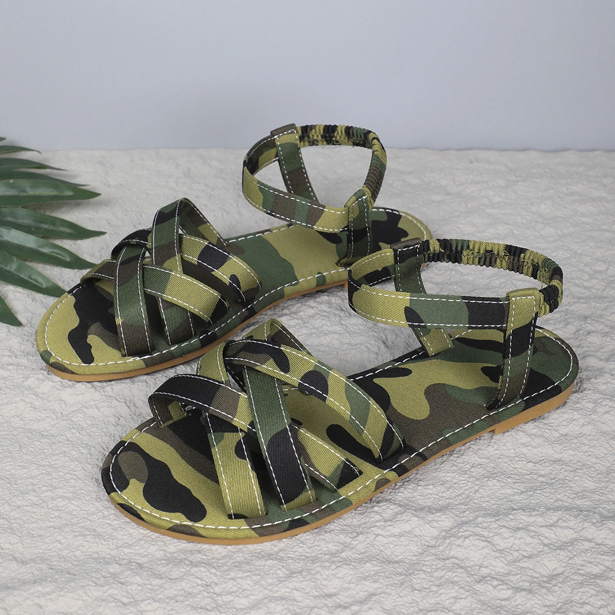 2024 new high quality camo fashion comfortable outdoor process women's sandals flat