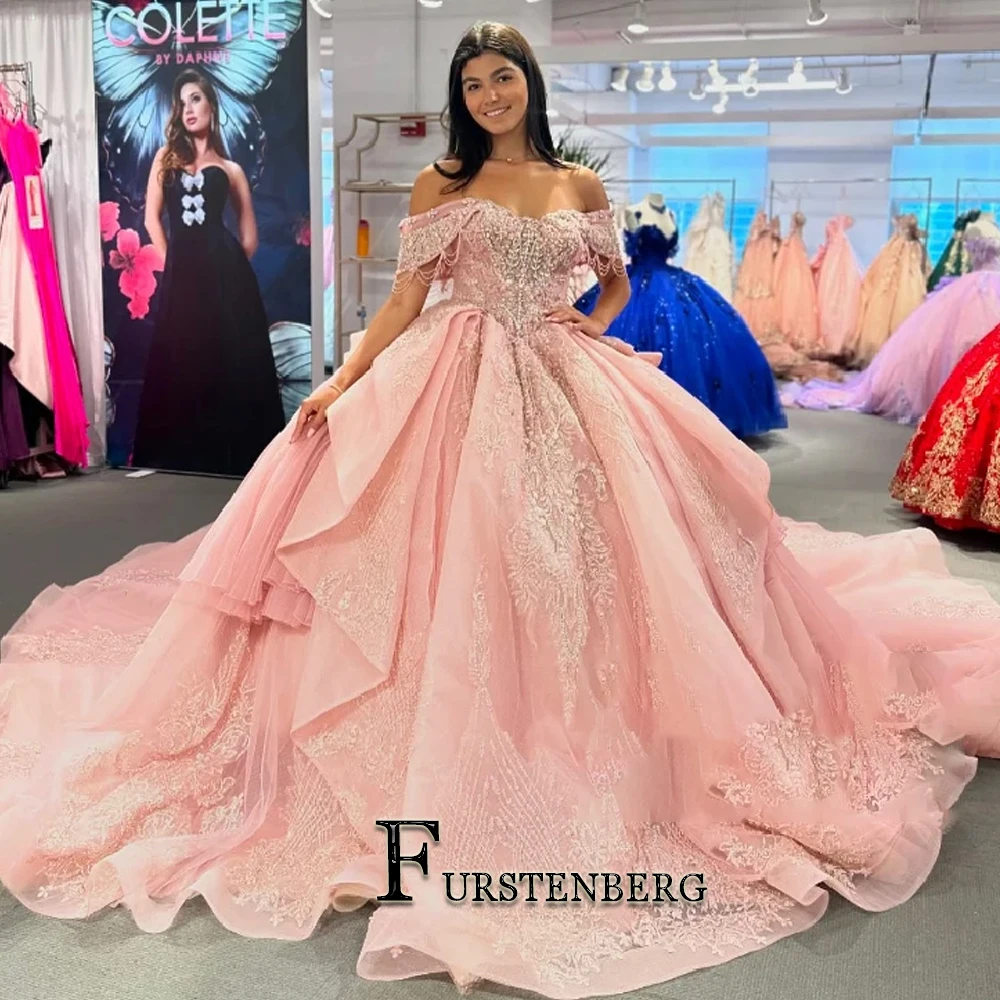 فساتين Quinceanera الفاخرة من FURSTENBERG باللون الوردي للأطفال وخرز كيب وشرابات وكشكشة ذيل ملكي فيستدوس دي 15 أنوس مخصصة #1
