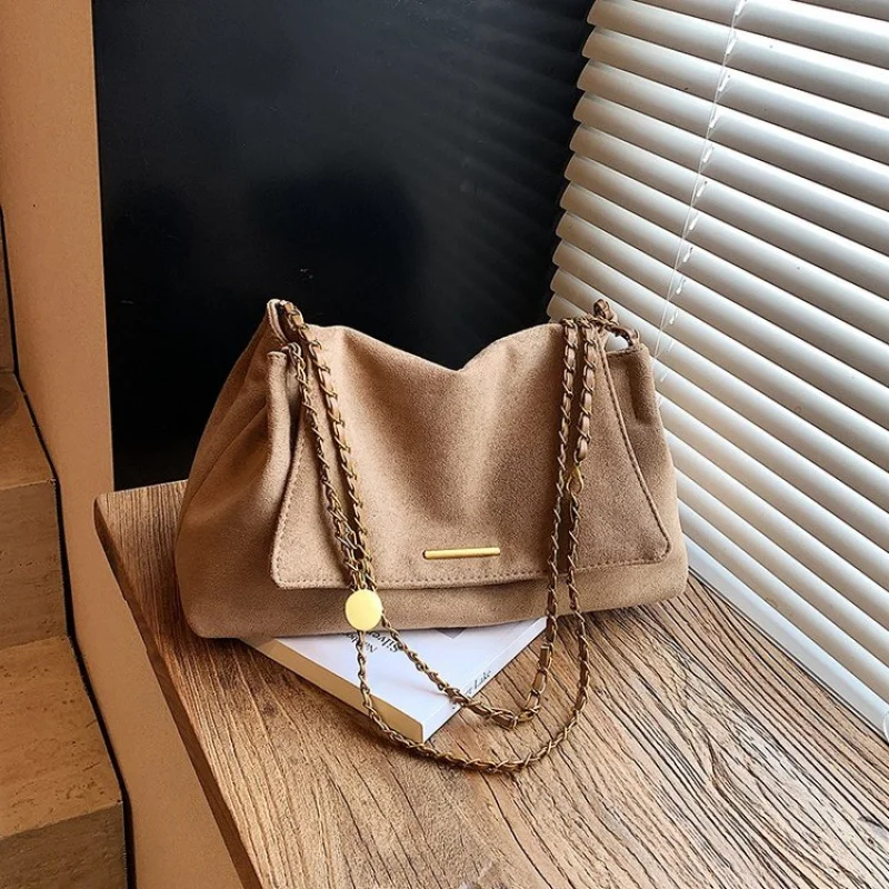 

High-End Ladies Tote Bag Crafted From Fine Leather Featuring High-End Quality And Famous Commuter Long-Lasting Look ​