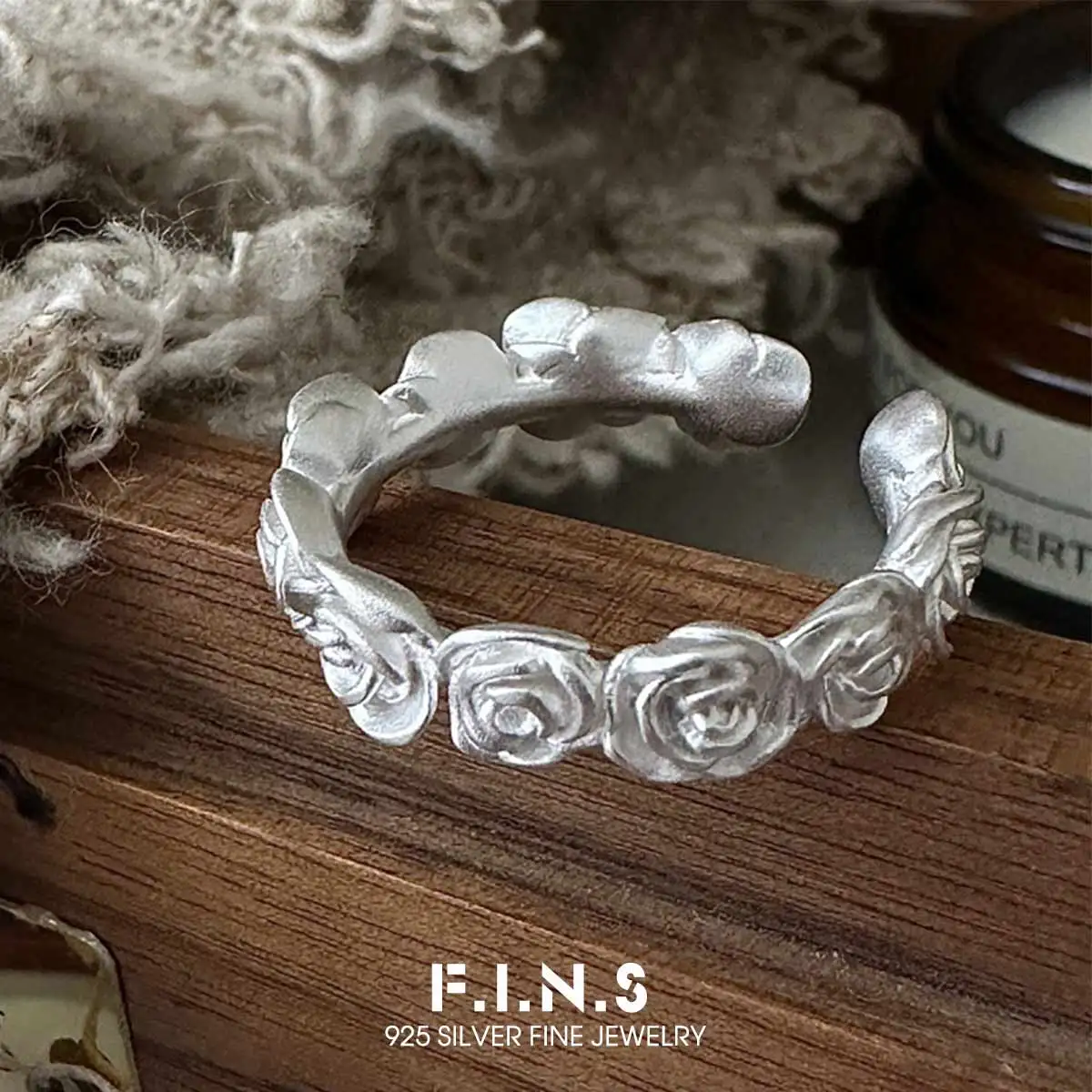 

F.I.N.S оригинальное кольцо из чистого серебра S925 с матовой розой, винтажное корейское модное кольцо с цветком, регулируемый средний палец, ювелирные изделия