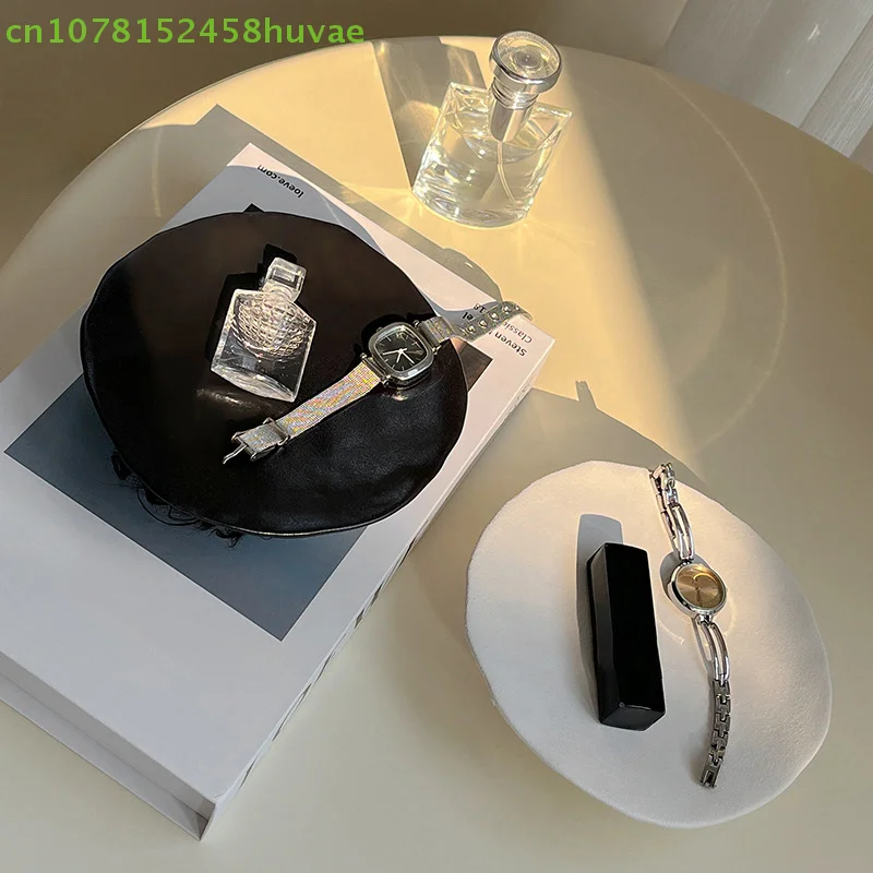 

1 шт. креативный керамический поднос для ювелирных изделий с уникальным трехногим художественным дизайном, многофункциональный овальный настольный поднос для аксессуаров