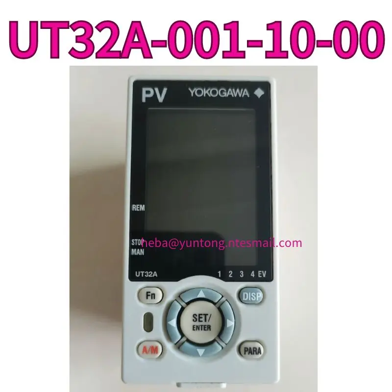 

Used temperature controller UT32A-001-10-00