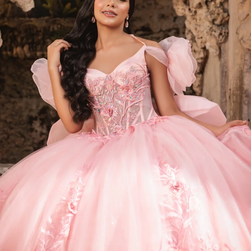 

Розовое платье для квинсеаньеры с открытыми плечами, блестящими кристаллами, 3D цветочным декором, длинным шлейфом и бантом, платье для 15-летия. ﻿ Индивидуальный заказ