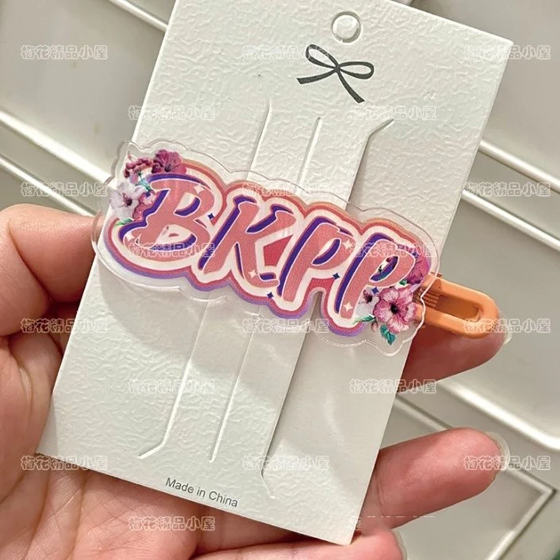 GMMTV ‌ BKPP Cosplay Haarspeld Billkin PP Krit Acryl Haar Clip Hibiscus Bloem Brief Haarspeldjes Hoofddeksels Carnaval Haaraccessoire