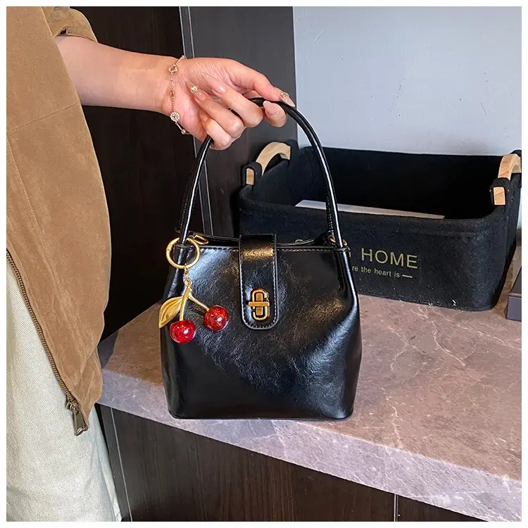 Sac à main haut de gamme pour femmes, petit sac rétro léger de luxe, polyvalent, à la mode, pour les déplacements, nouvelle collection automne/hiver 2026