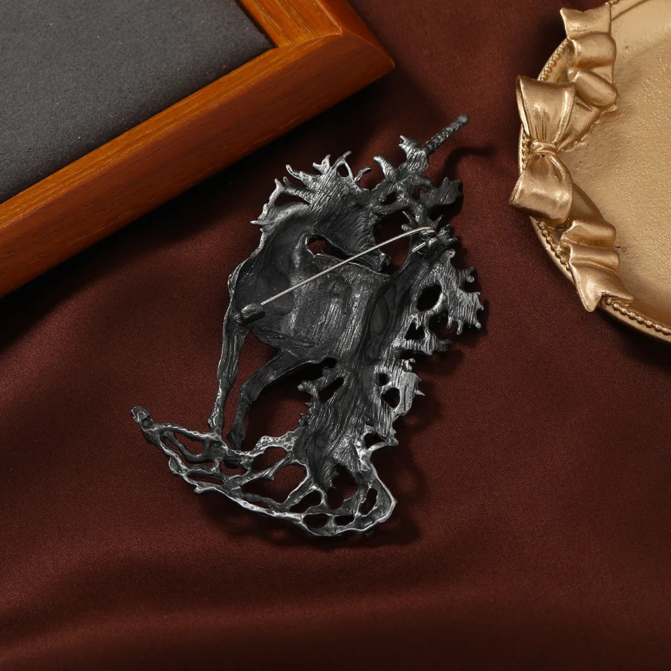 creative retro brooch European and American exaggerated large horse accessory