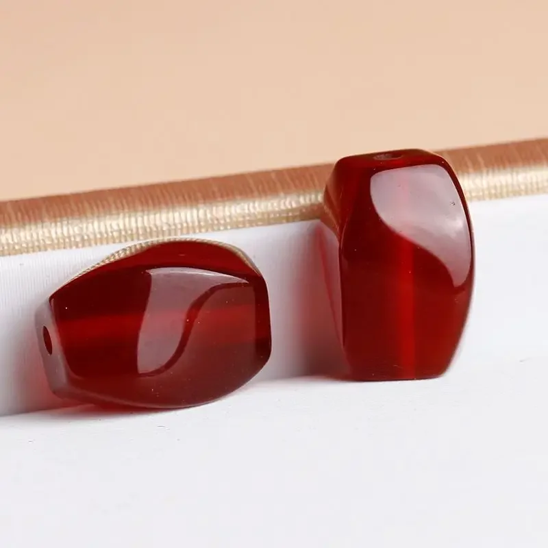 Agate accompanying elongated loose beads