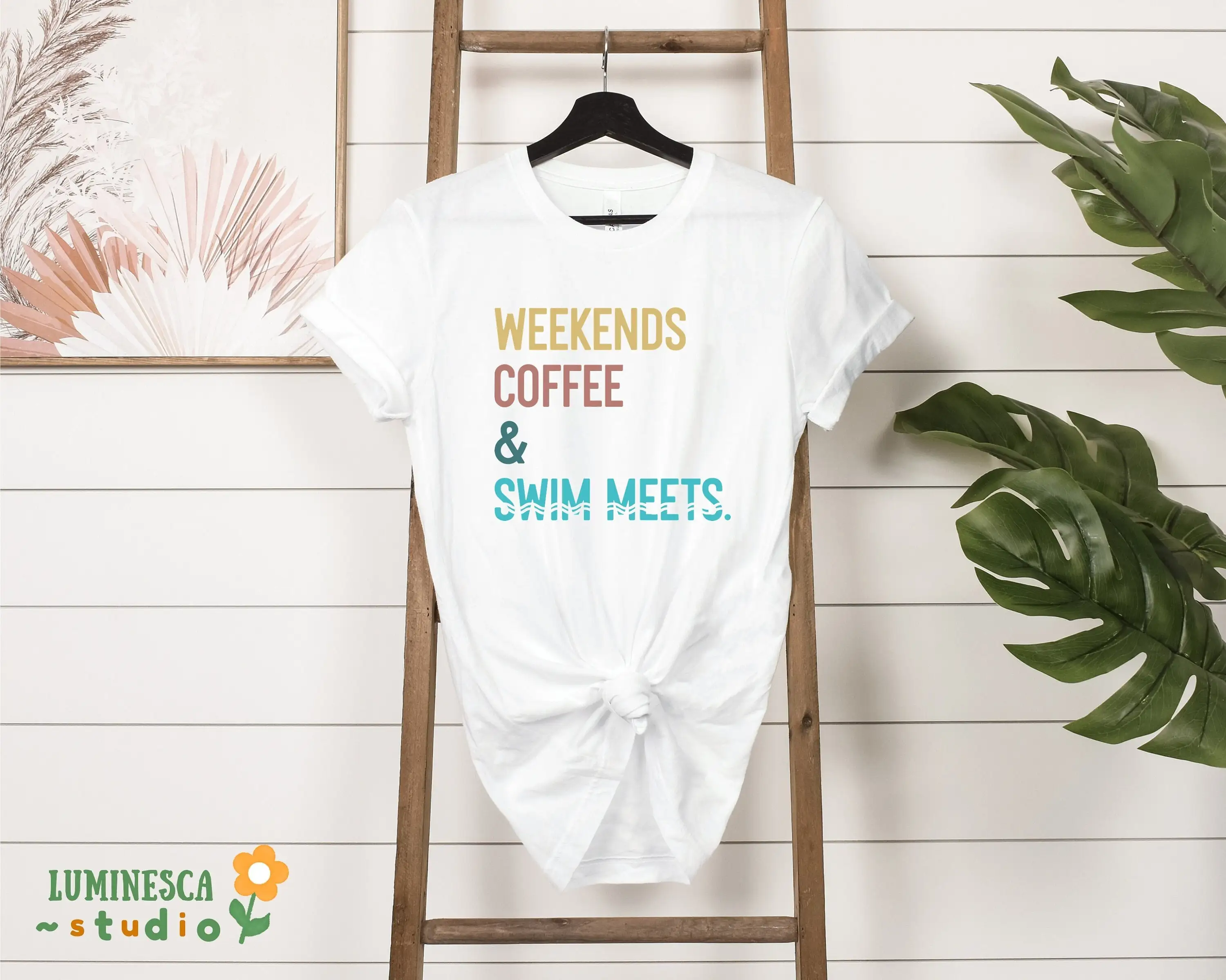 Футболка Weekends Coffee Swim Meets Summer Time Пловец Weekend Mom Caffeine Addict