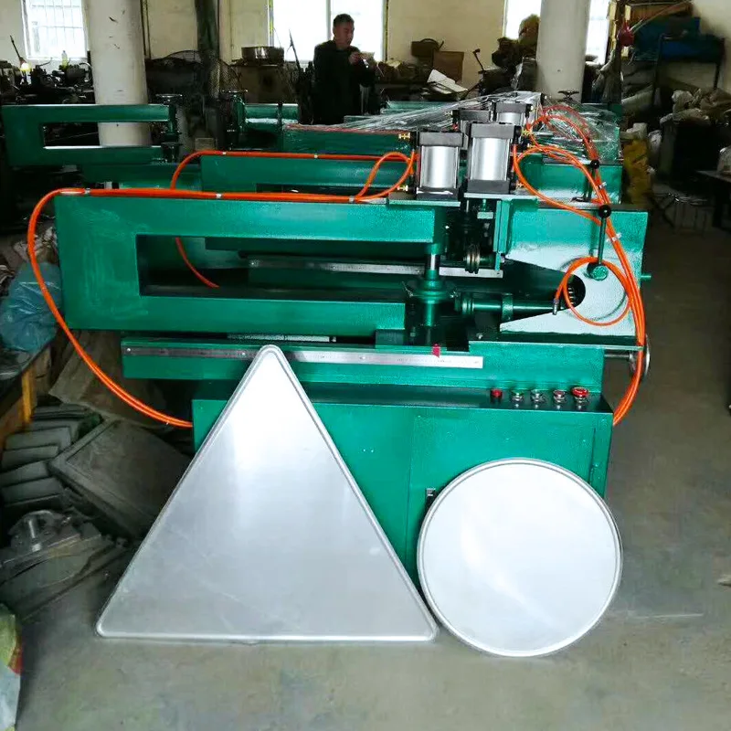 Aluminum plate cutting round edge press, automatic hydraulic piping machine, belongs to stainless steel traffic reflective card