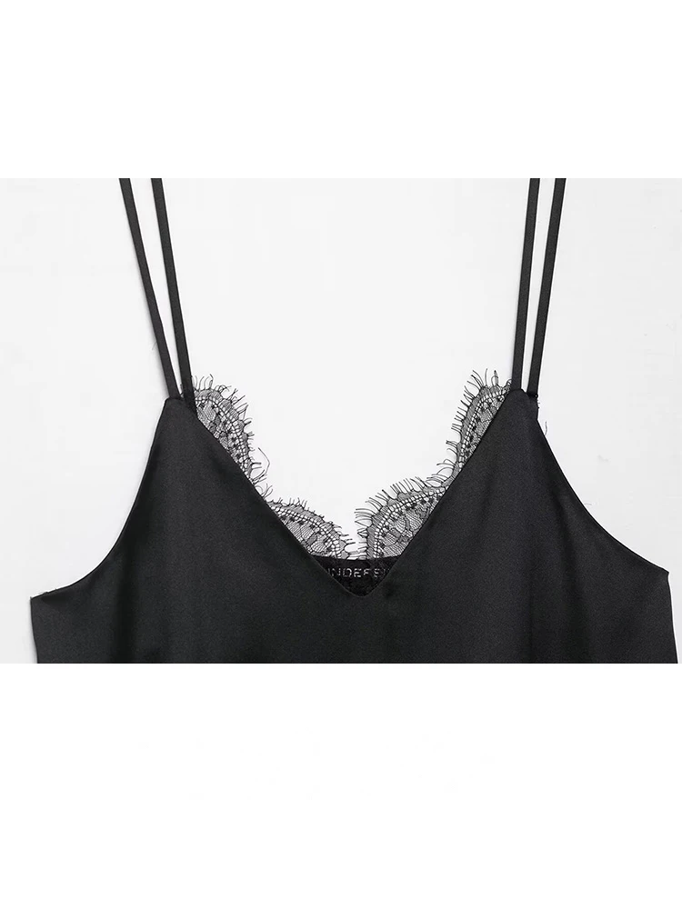 Letni damski komplet: czarny satynowy top na ramiączkach z koronkowymi zdobieniami, bez rękawów, z dekoltem w serek i odkrytymi plecami + midi spódnica.