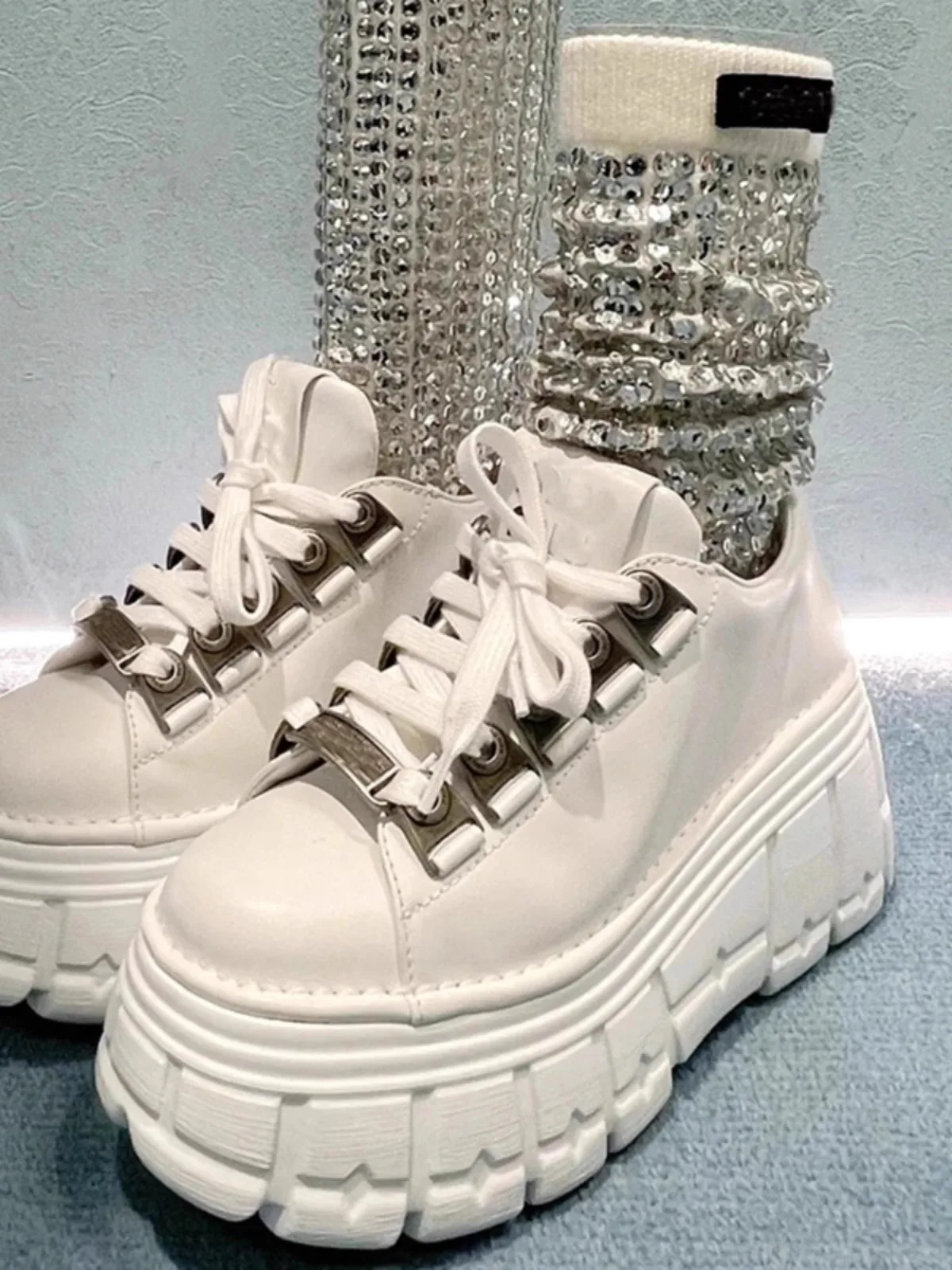 

Кожаные туфли на платформе с круглым носком, удобные готические кроссовки на высоком каблуке, металлик, белый цвет, Субкультура, Y2K