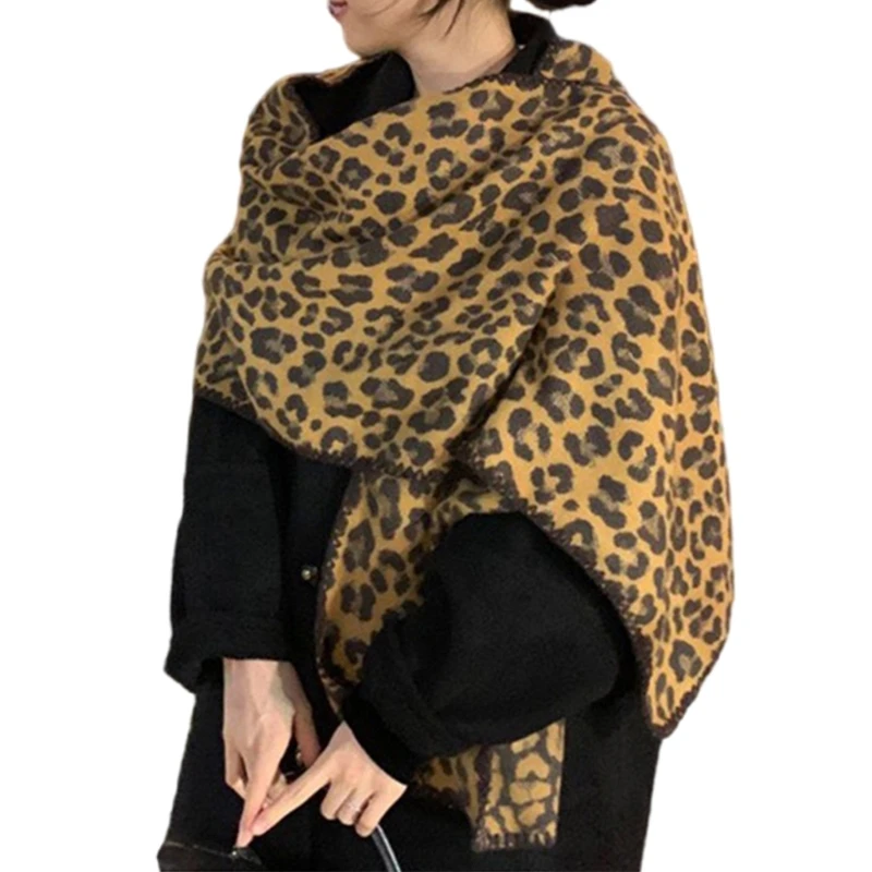 Plush Leopard Patterned Neckerchief Everyday Wear Scarves Warm Fashion Scarves for Women Offering Comfort and Warmth