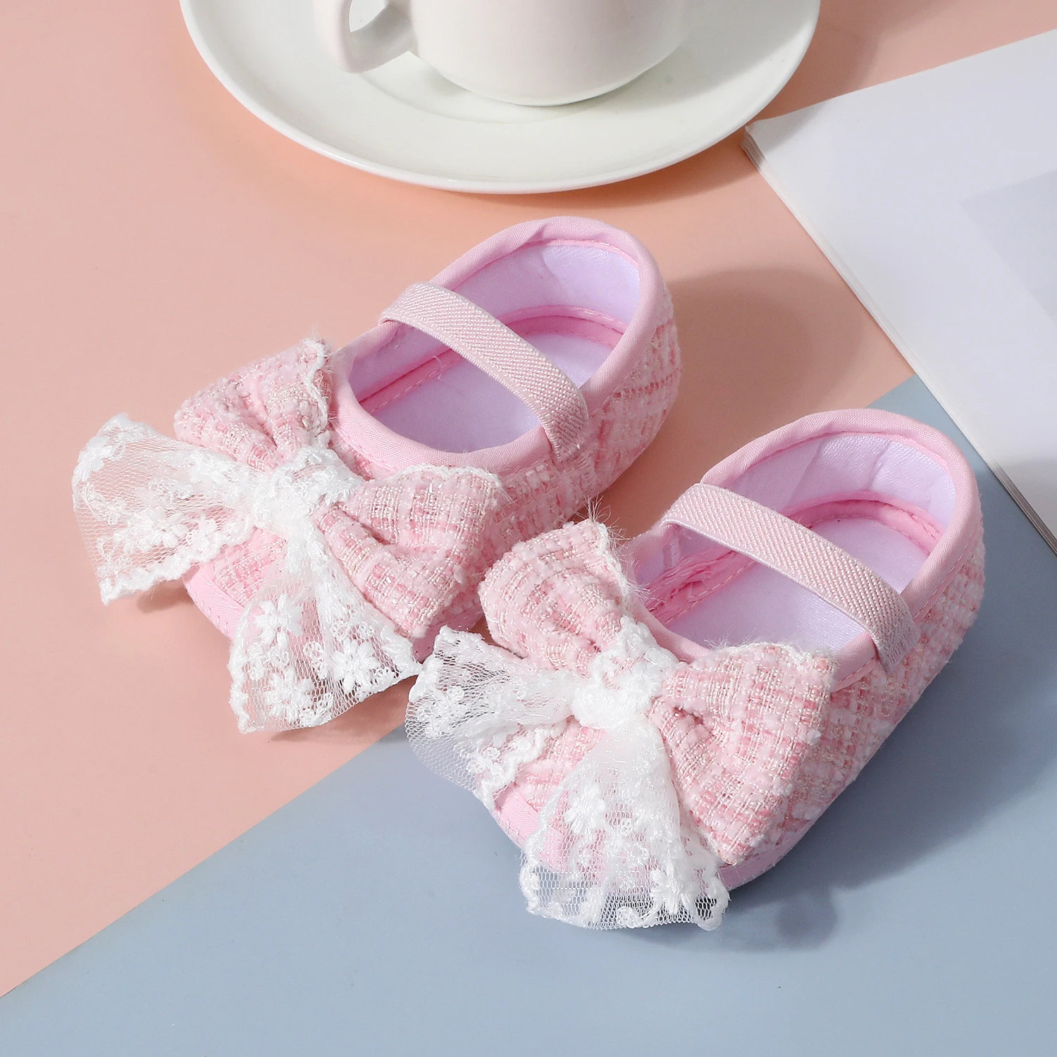 Baby Non-Slip Learning Walking Shoes, Cute Lace Bows, Soft Flat Shoes for Infants, Suitable for Indoor Parties and Gatherings.