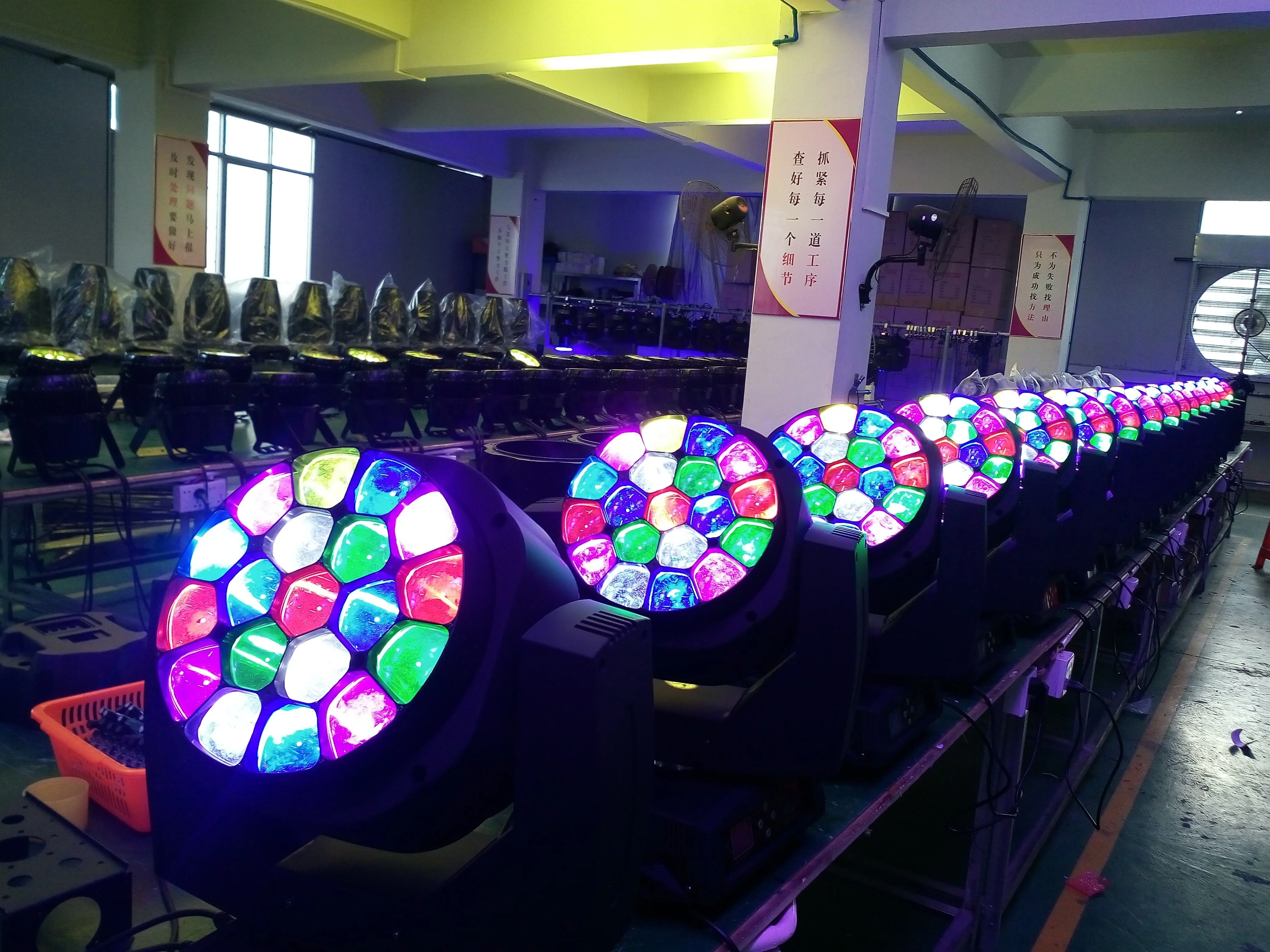 Professional Stage Lighting Professional RGBW Stage DJ Light 19x15w Bee Eye K10 Led Zoom Wash Beam Led Moving Head Light 90 80 R