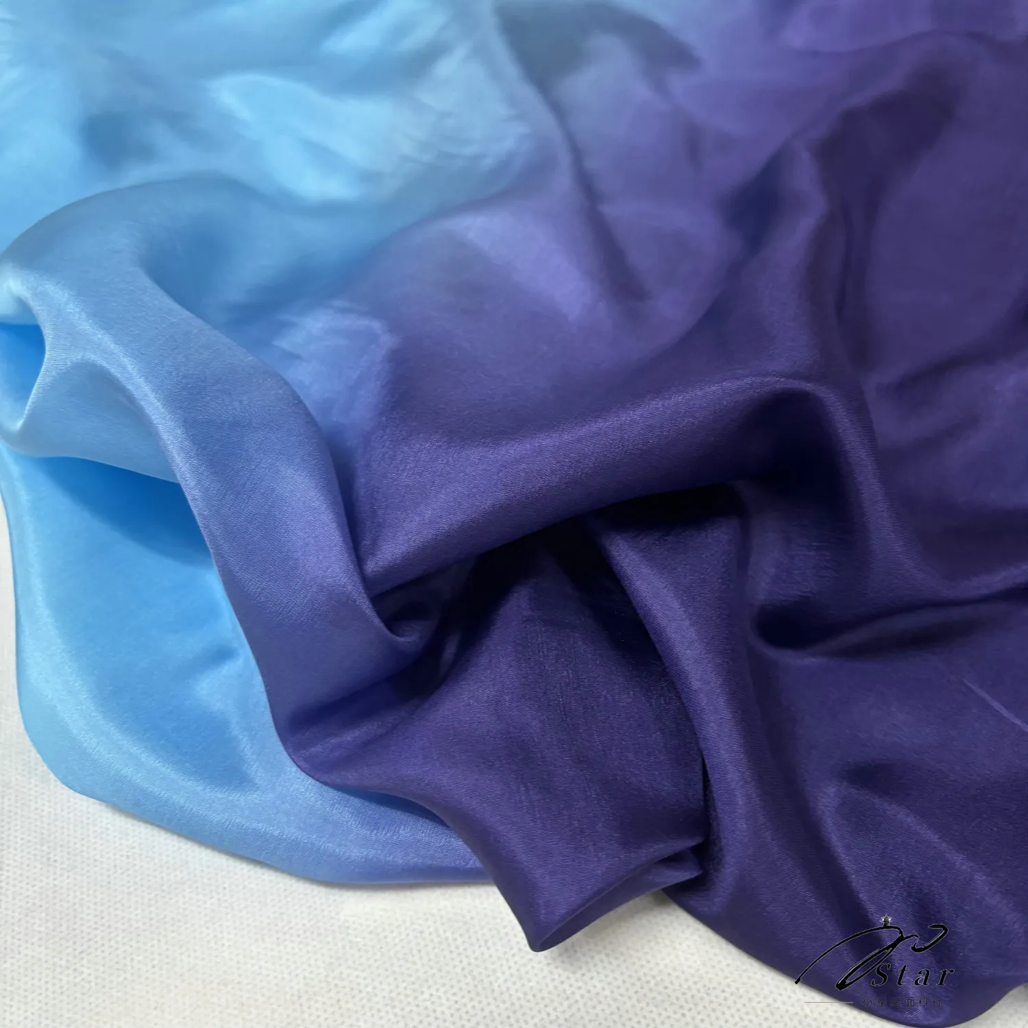 Skin-Friendly Blue Purple Gradient Silk Electricity Spinning Fabric Silk Scarf Dress Silkworm Silk Satin% Fabric