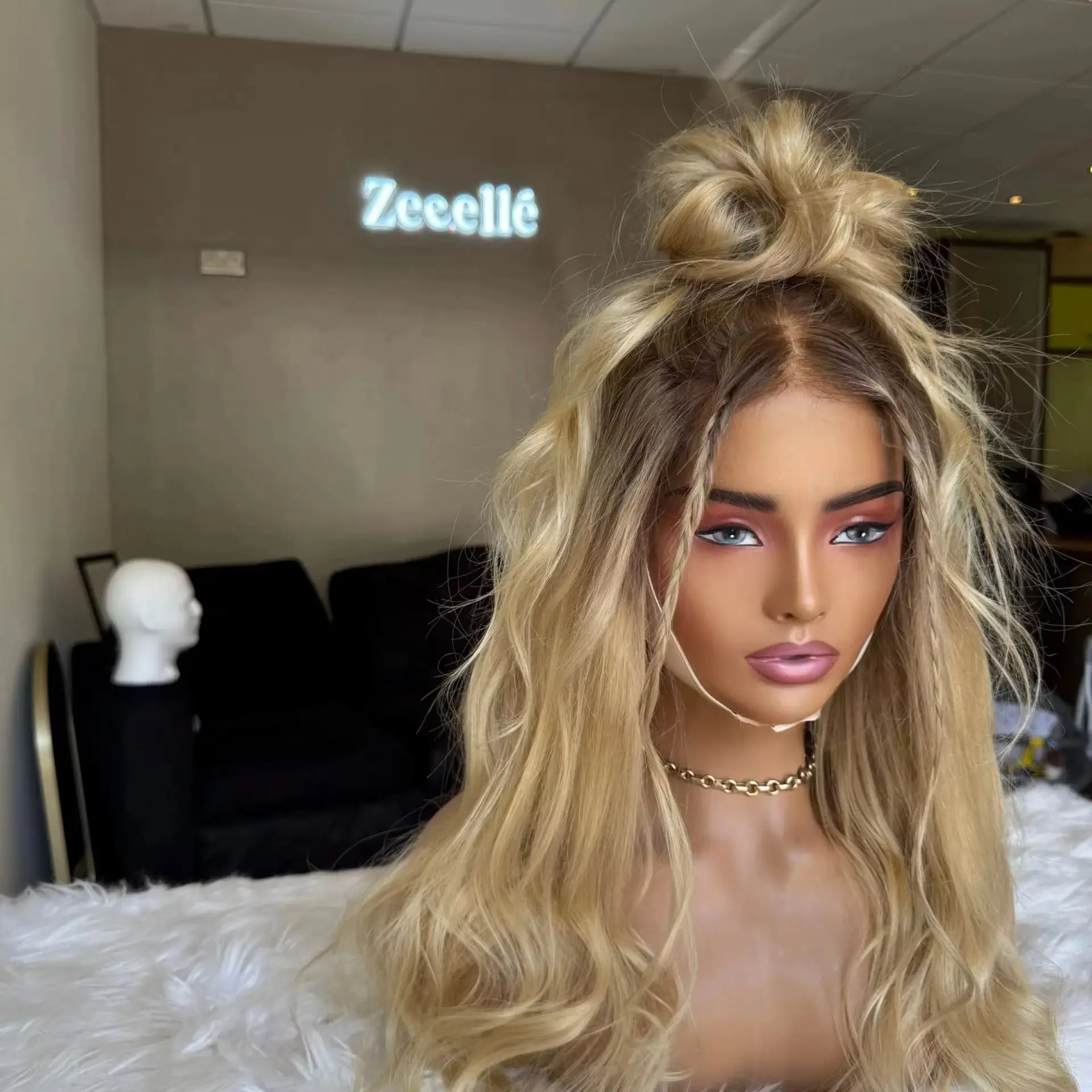 

18 дюймов золотисто-русые синтетические кружевные фронтальные парики с естественной волной, плотность 180%, термостойкое волокно, волосы для женщин, ежедневное использование для вечеринок