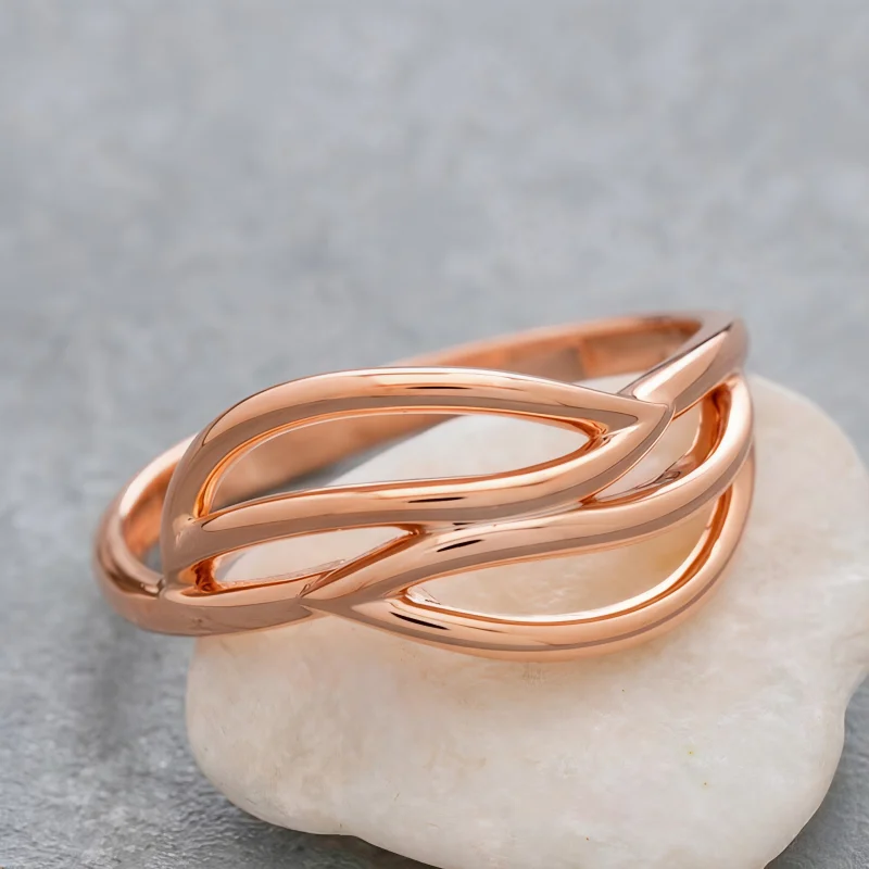 Simple, fashionable, light luxury, streamlined lines interwoven, smooth surface ring, daily date wear, holiday birthday gift
