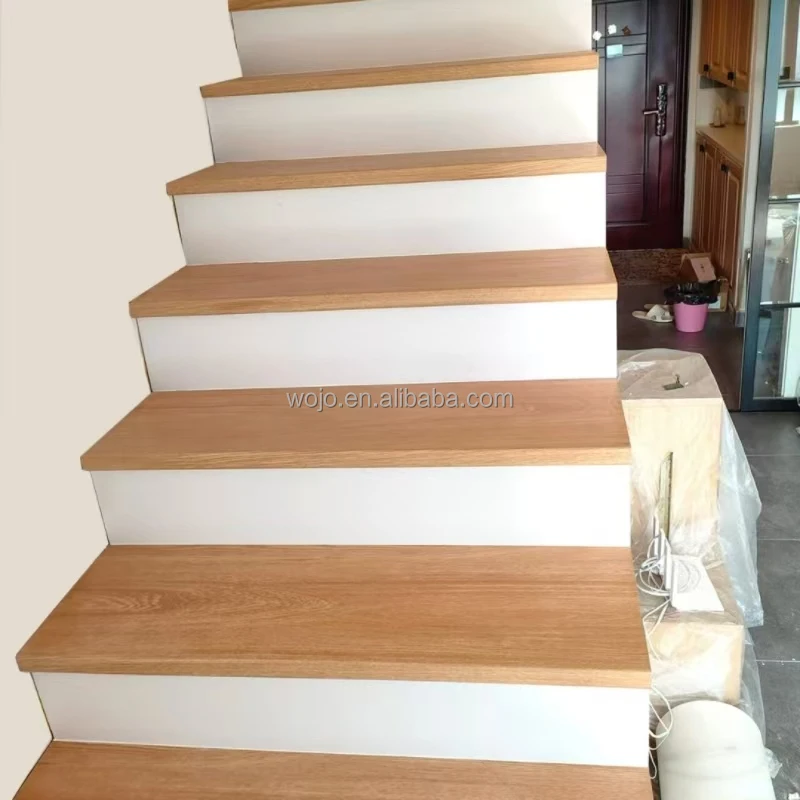 Maatwerk Directe verkoop Op maat gemaakte vloertrappen voor binnen Moderne meerlaagse massief houten loopvlakken met duurzame stalen en glazen trappen