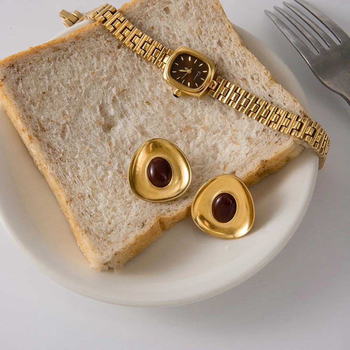 

2025 New Fashionable Red Resin Geometric Concave Earrings Stainless Steel 18K Gold Color-Plated Women's Stud Earrings