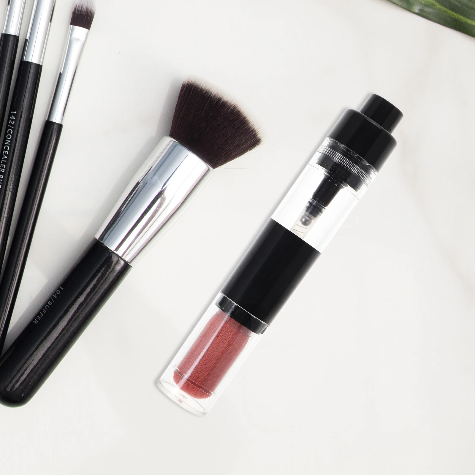 

Press Type Makeup Brush with Integrated Powder Bottle Jar Reusable Portable Applicator for Blush Loose Powder Foundation Travel
