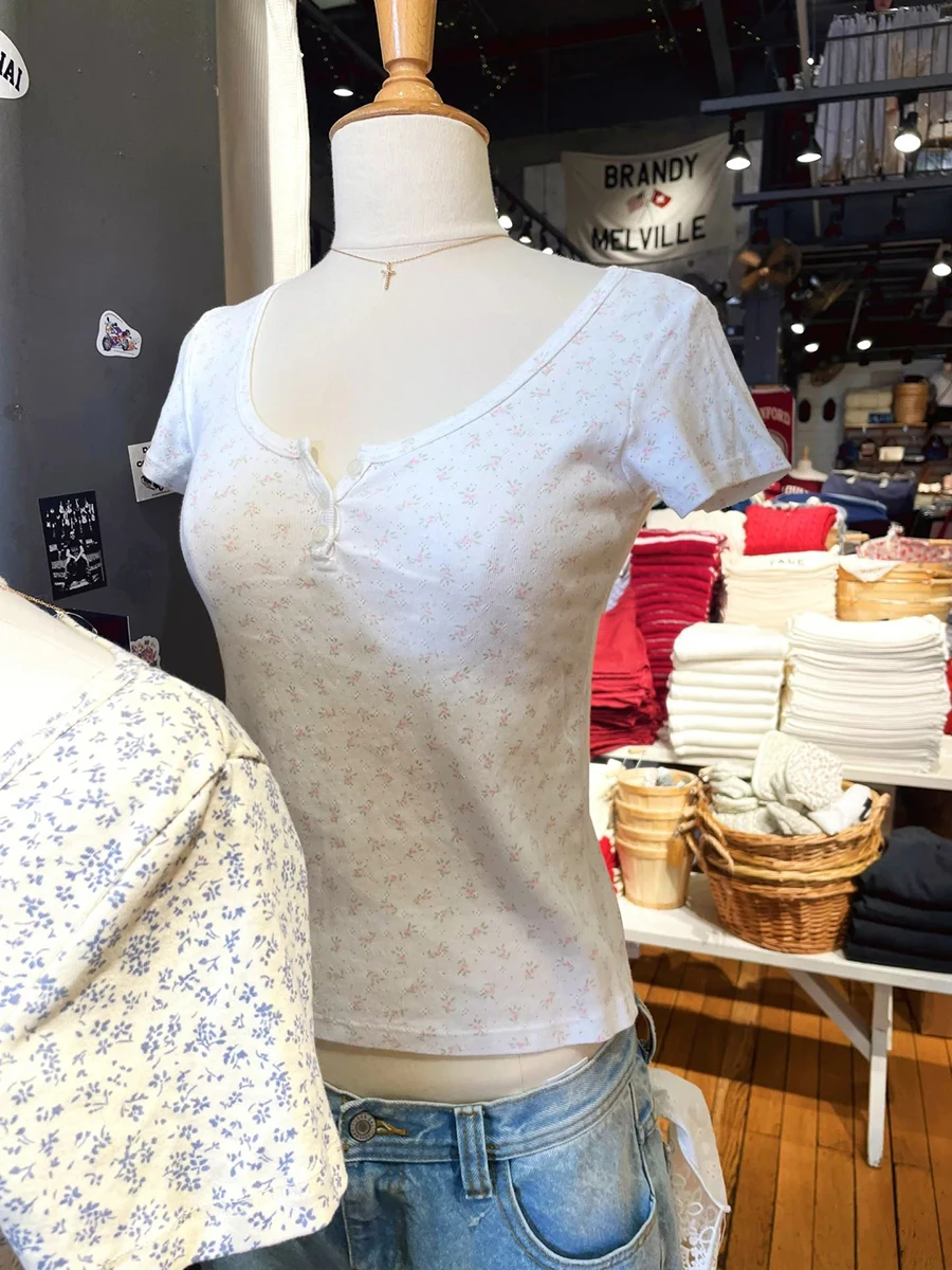 

Floral White Eyelet Slim T-shirt Woman Three Buttons O-Neck Short Sleeve Tees Summer Sweet Preppy Style Cotton Y2k Crop Tops