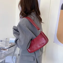 Damska torba na ramię w stylu Retro wysadzana ćwiekami torba typu Crossbody Sling Bag skórzana Tote torebka Tote z PU torebka randkowa w jednolitym kolorze