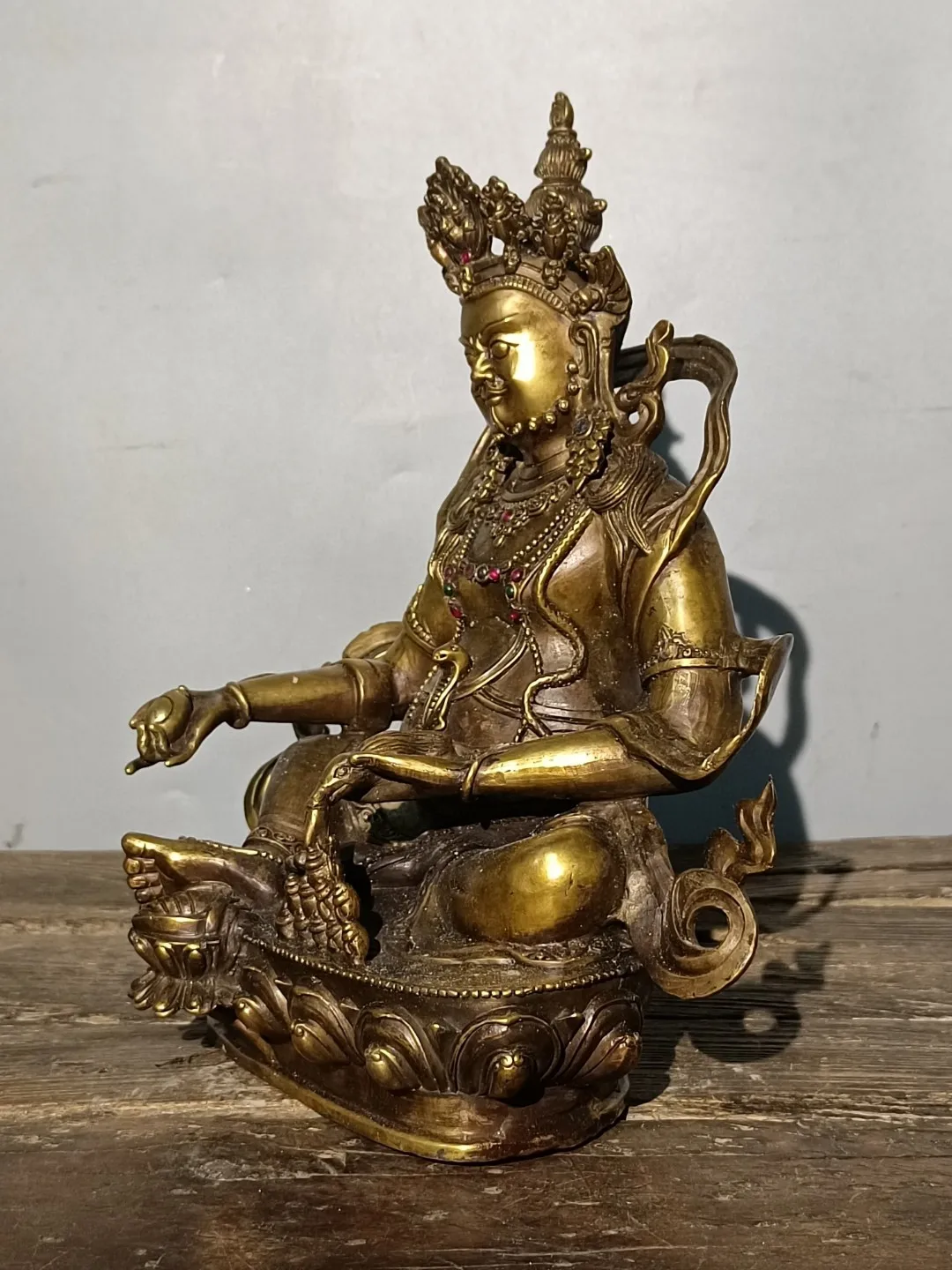 Nepalese Tibetan old brass pure copper inlaid with gems yellow God of wealth Buddha ornaments home Buddhist hall supplies collec