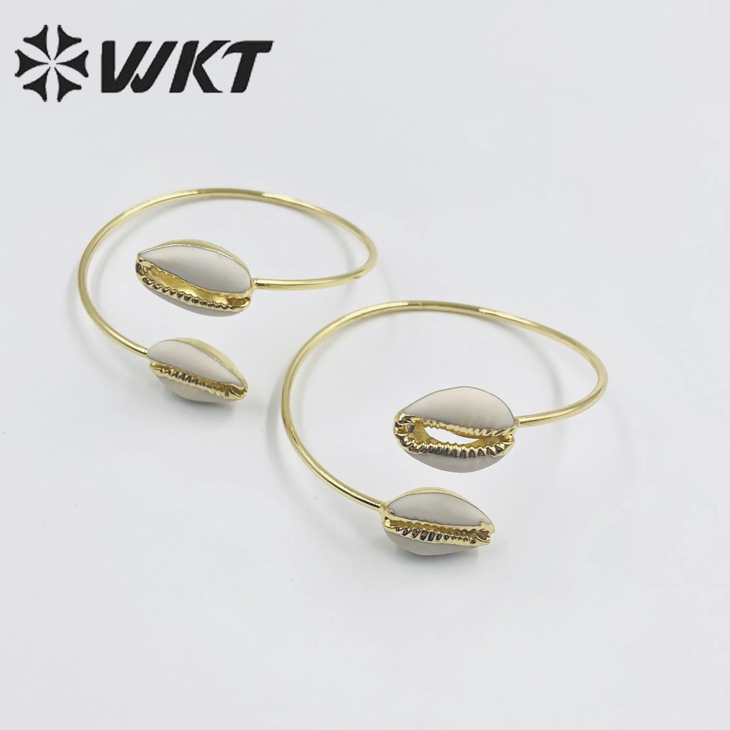 

WT-B197 Wholesale Fashion Design Tiny Shell Bangles 18k Gold Electroplated Adjustable Raw Cowrie Bracelet Accessories