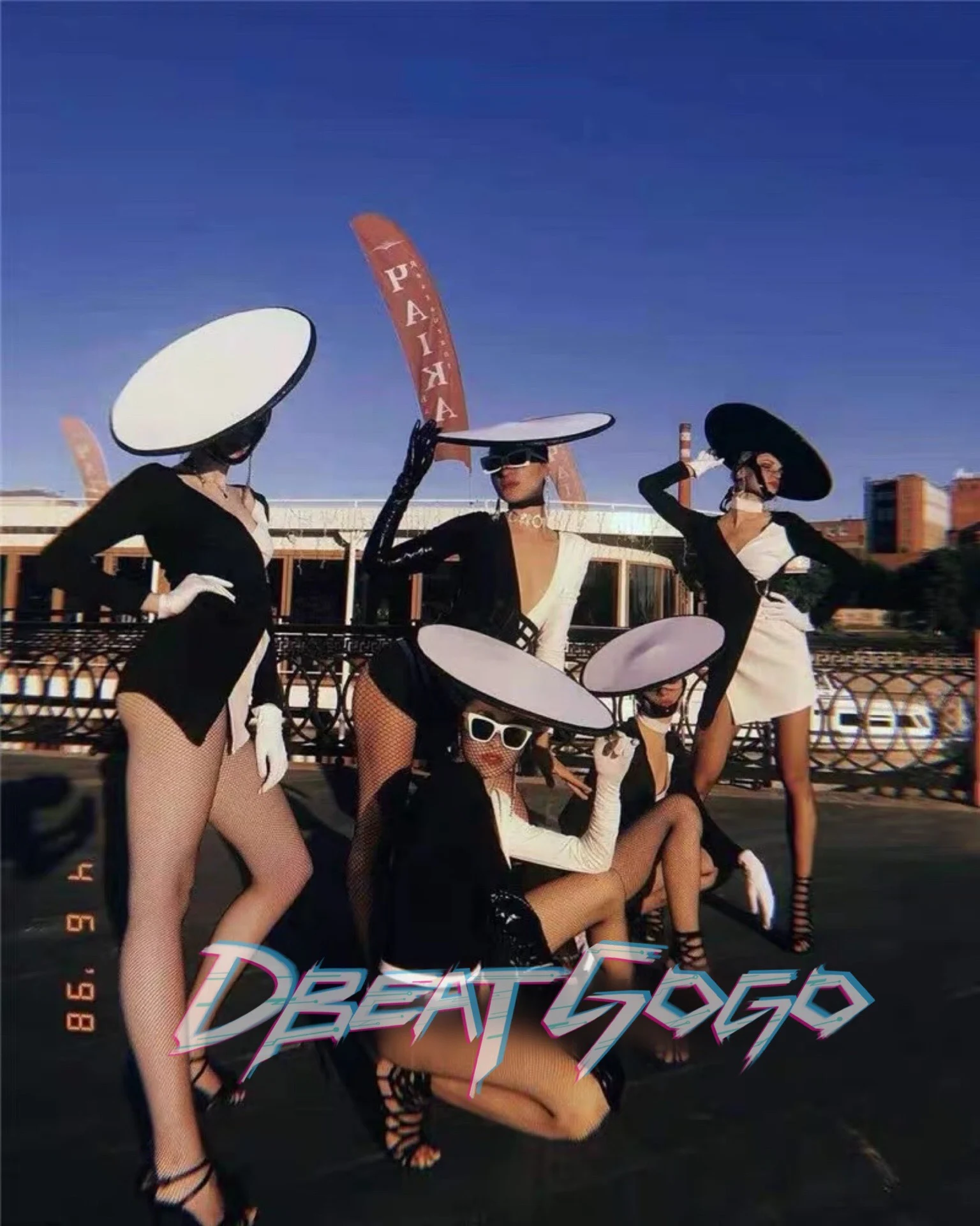 新しい黒と白の誇張された大きなフェルト帽子結合女性ソング dj ショーダンスチーム ds バーゴーゴー衣装ドラッグクイーン衣装セット