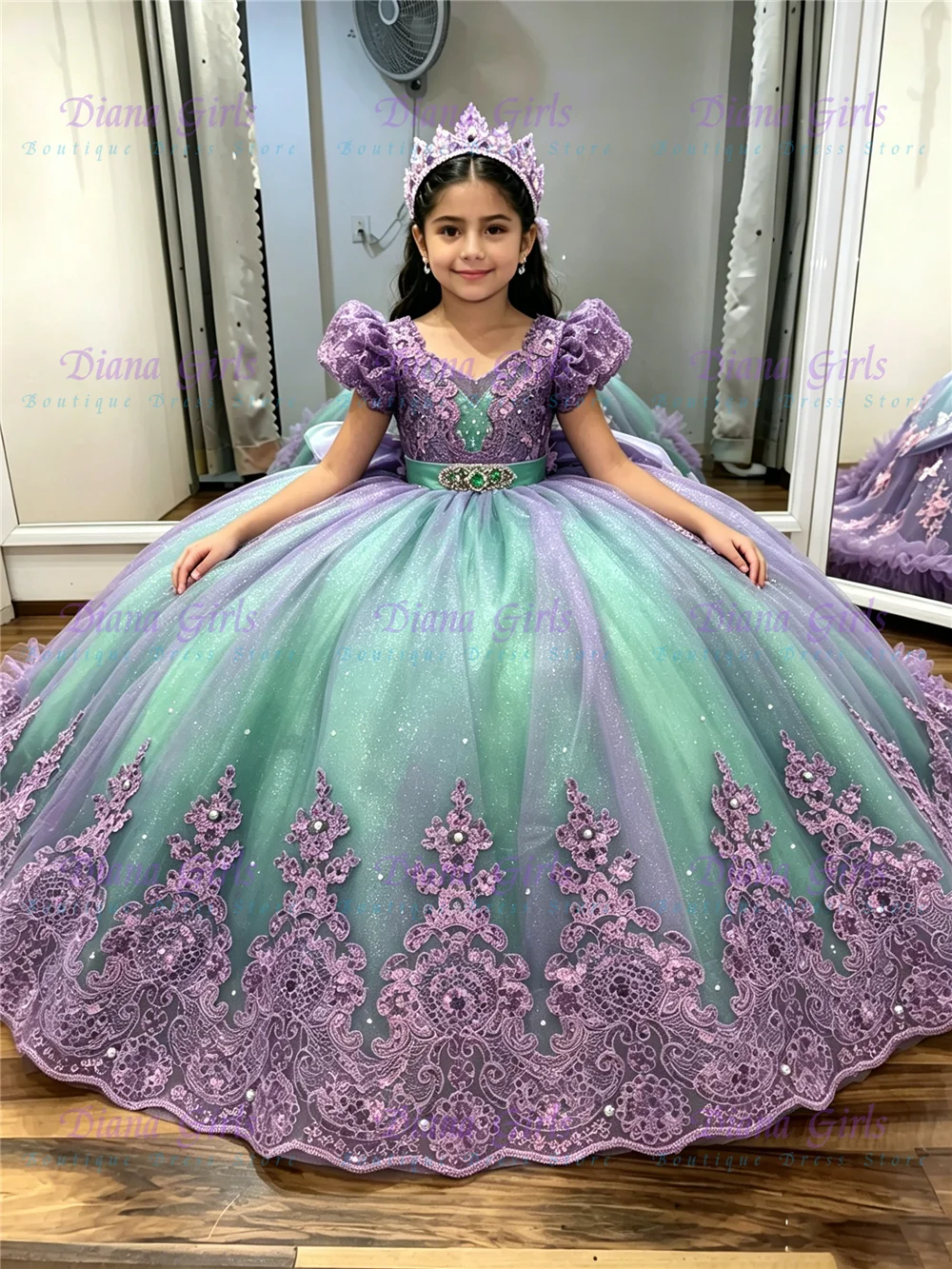 Gorgeous Flower Girl Dresses Quality Lace Applique Off Shoulder First Communion Dress with Bow Crystal Kids Ball Gown with Train